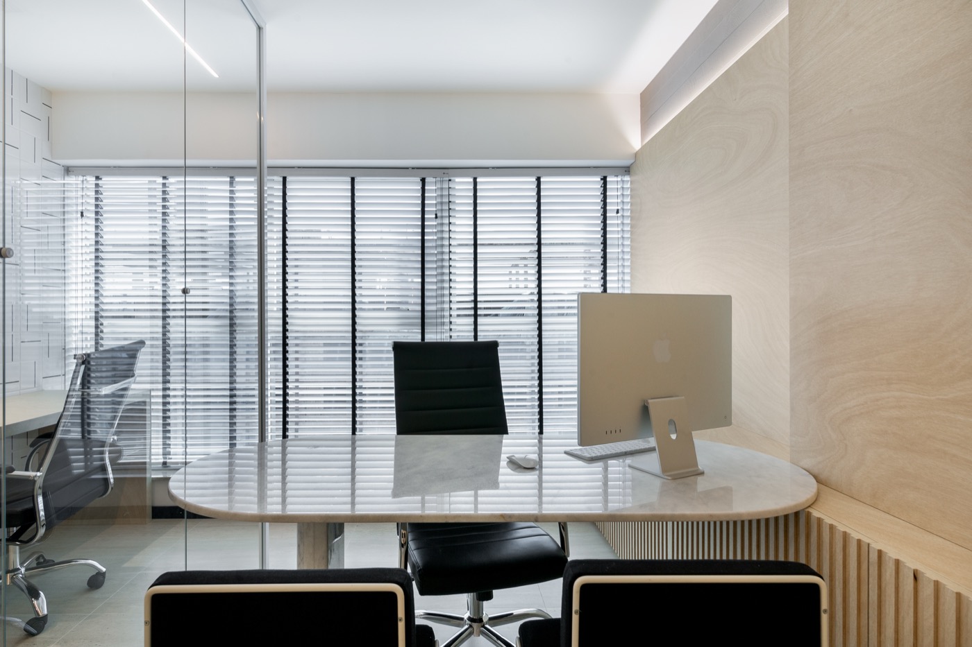 Mesa de trabalho no escritório de advocacia em Brasília